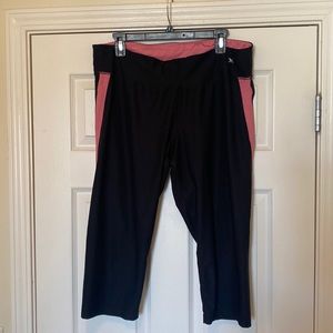 Black gym capri leggings with pink detail